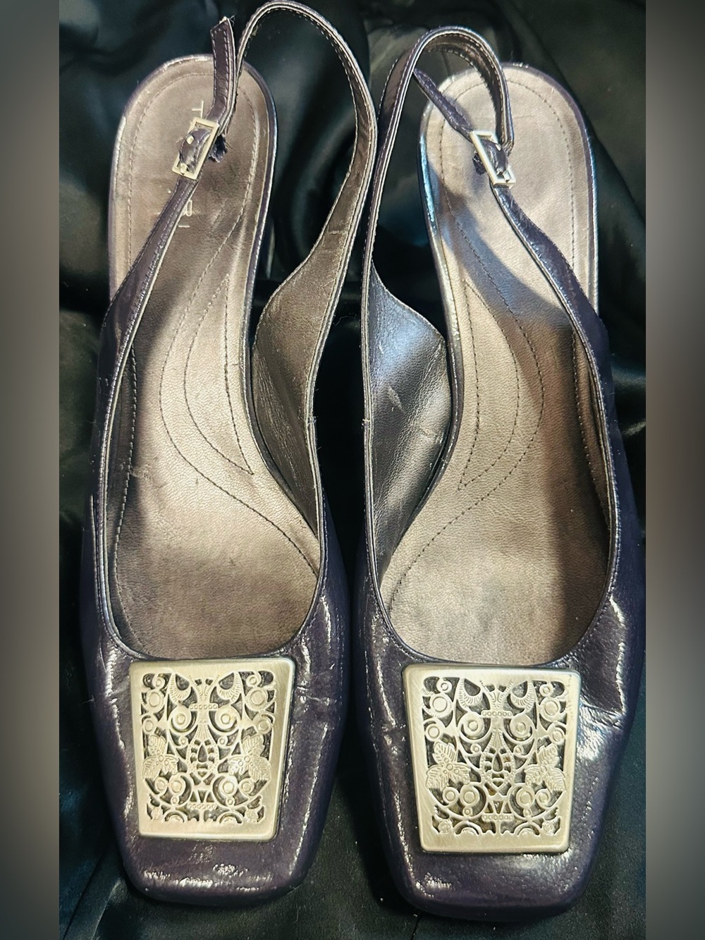 Tahari "Elphaba" Metallic Purple Slingback Block Heels – Size 10M